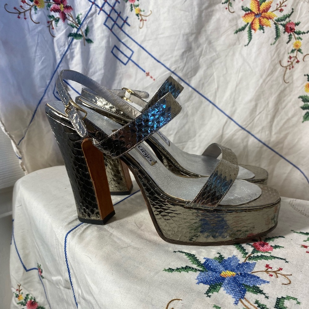 70s VINTAGE SILVER STRAPPY PLATFORM HEELS
